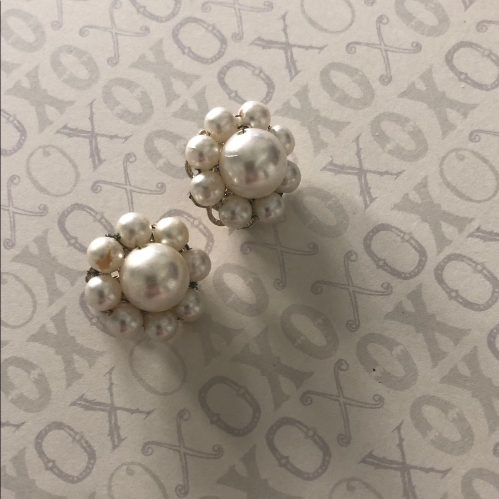 VINTAGE FAUX PEARL FASHION CLIP ON EARRINGS